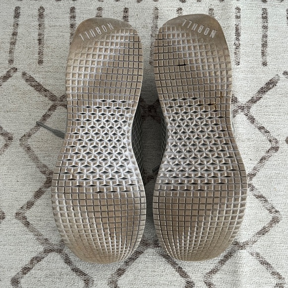 Women’s Mesh Runner - Picture 2 of 2